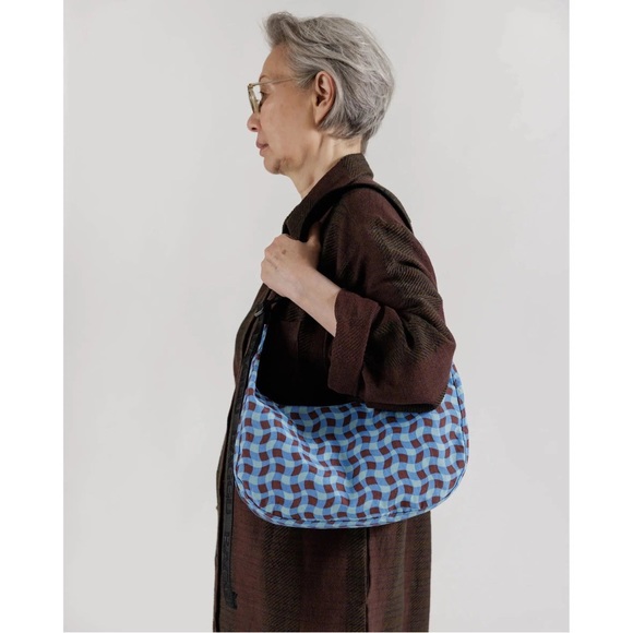 NWT BAGGU Medium Crescent in Wavy Gingham - Picture 4 of 4